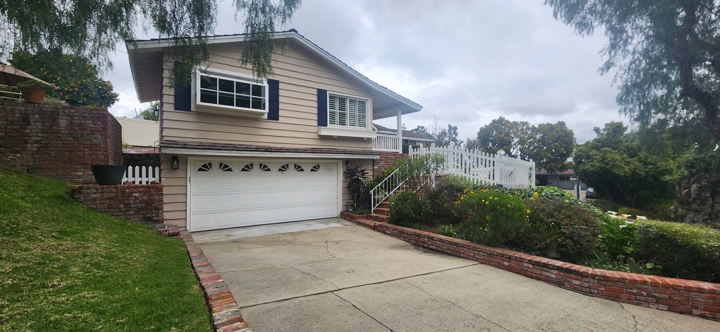4409 Via Valmonte in Palos Verdes Estates, CA - Foto de edificio