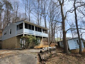 2119 US-421 in Bristol, TN - Building Photo