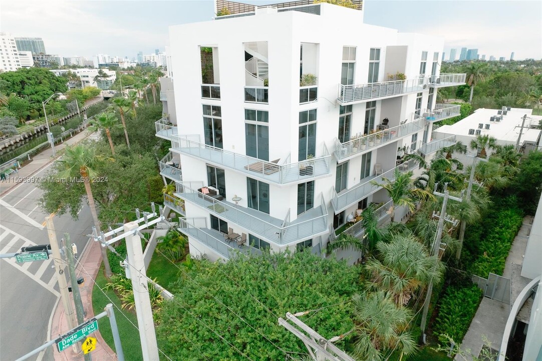 2001 Meridian Ave, Unit 429 in Miami Beach, FL - Foto de edificio