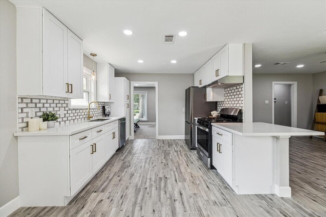 5259 Willowbend Blvd in Houston, TX - Building Photo - Building Photo