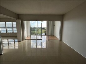 3300 N Palm Aire Dr in Pompano Beach, FL - Building Photo