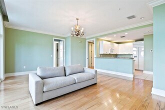 900 5th Ave S in Naples, FL - Building Photo - Building Photo