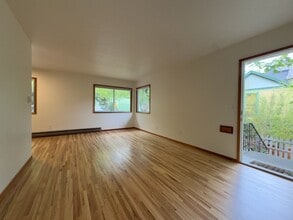3726 SE 13th Ave in Portland, OR - Building Photo - Building Photo