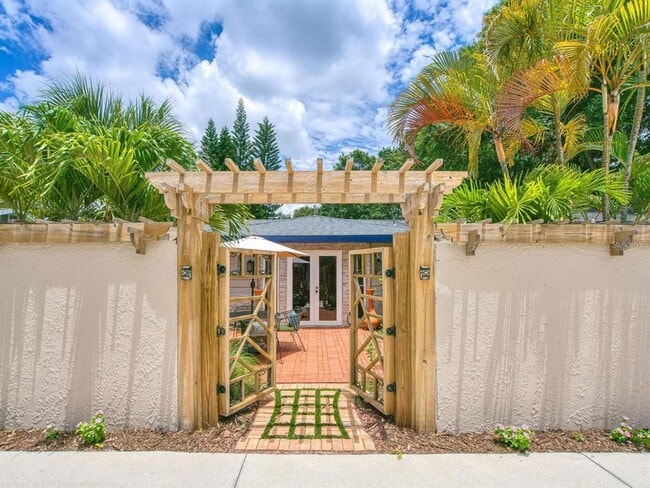 1127 S Osprey Ave in Sarasota, FL - Building Photo - Building Photo
