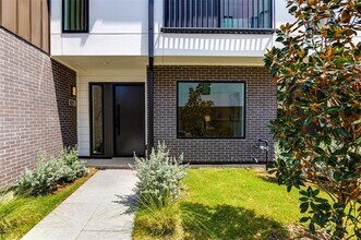 4517 Munger Ave in Dallas, TX - Building Photo - Building Photo