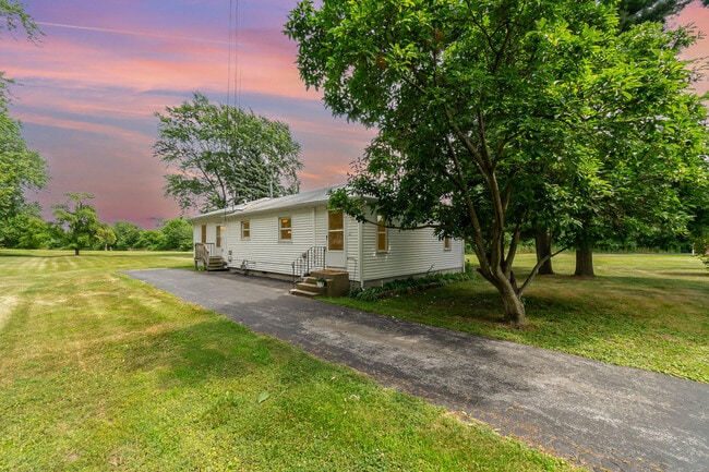 property at 1621 Magnolia Ave