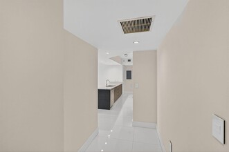 55 SE 6th St, Unit 2103 in Miami, FL - Building Photo - Building Photo