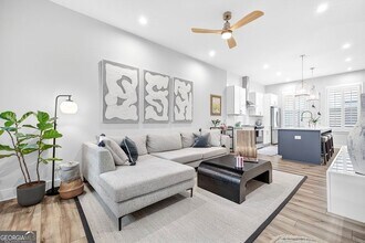 4465 Dalston Dr in Atlanta, GA - Building Photo - Building Photo