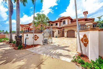 674 Ocean Blvd in Golden Beach, FL - Building Photo - Building Photo