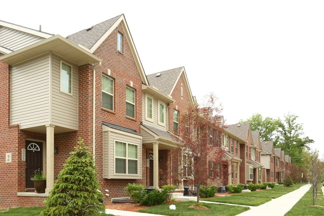 Clover Apartments in Ypsilanti, MI - Foto de edificio - Building Photo