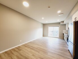 856 Secord Blvd NW in Edmonton, AB - Building Photo - Building Photo