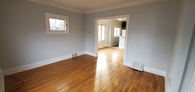 351 Edgewood Pl, Unit Apt 2 in Ferndale, MI - Building Photo - Building Photo