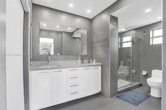 9180 W Bay Harbor Dr in Bay Harbor Islands, FL - Building Photo - Building Photo