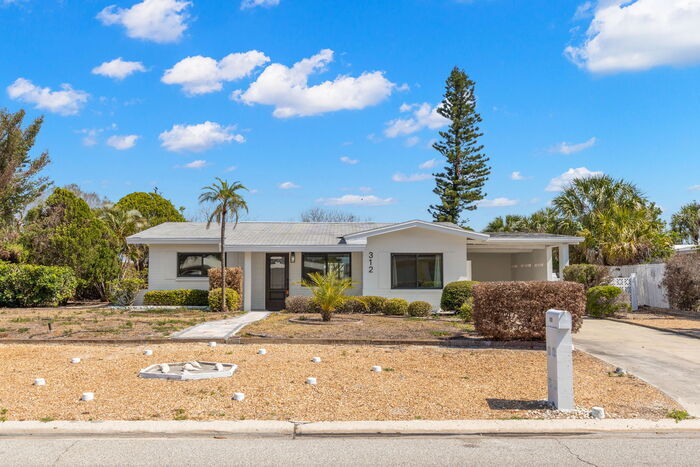 312 41st Ave in St Pete Beach, FL - Building Photo