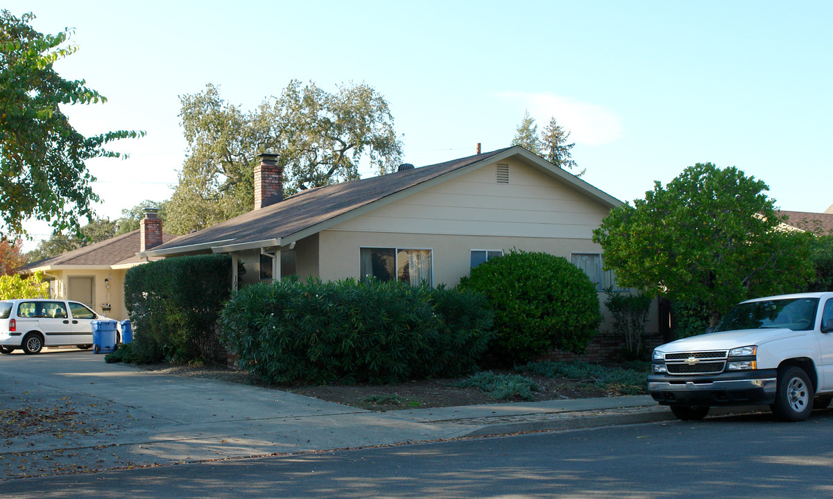 1051 King St in Santa Rosa, CA - Foto de edificio