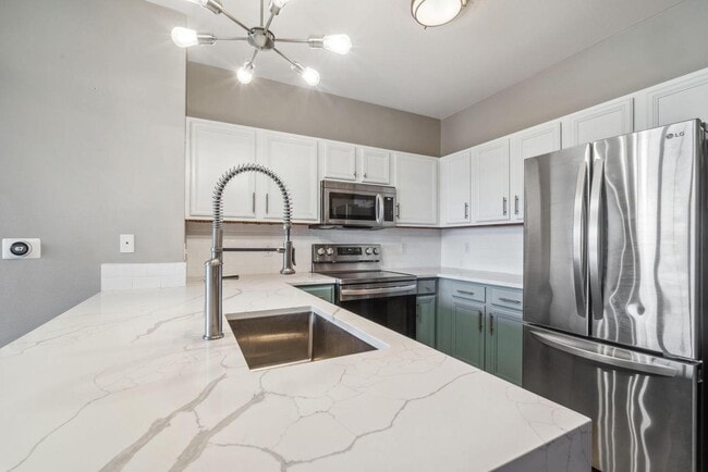 4110 S Lake Dr, Unit 233 in St. Francis, WI - Foto de edificio - Building Photo