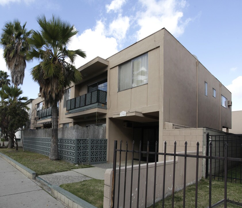 12945 Oxnard St in Van Nuys, CA - Building Photo