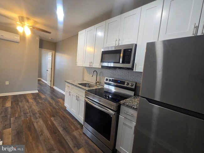 2741 W Allegheny Ave, Unit 2 in Philadelphia, PA - Building Photo - Building Photo