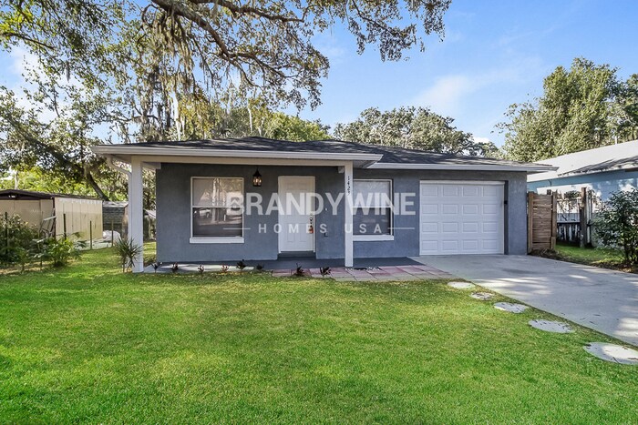 1423 N Tremain St in Mount Dora, FL - Foto de edificio