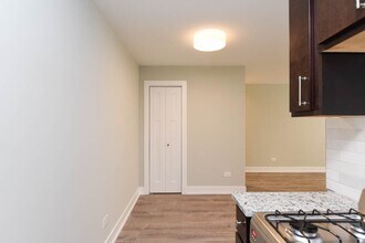 450 W Barry Ave in Chicago, IL - Foto de edificio - Building Photo