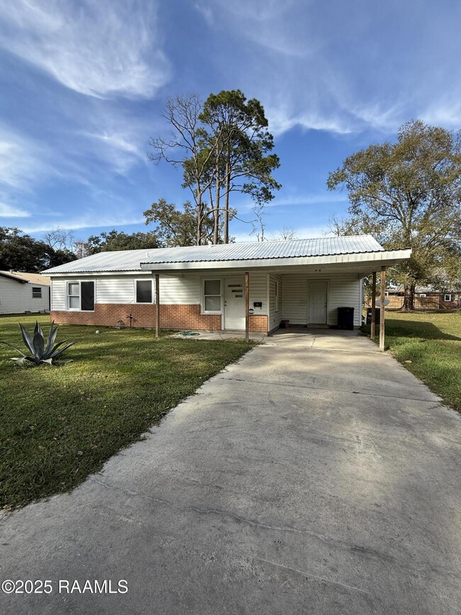 733 Gertrude Dr in St. Martinville, LA - Building Photo - Building Photo