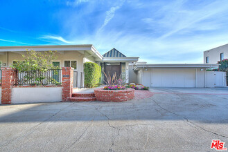 1127 Lachman Ln in Los Angeles, CA - Building Photo - Building Photo