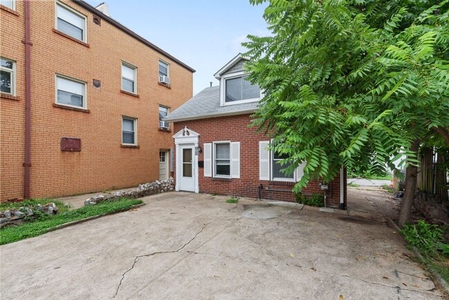 5745 Murdoch Ave in St. Louis, MO - Building Photo - Building Photo