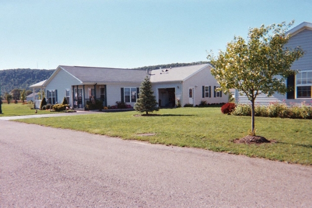 Wildflower Hills in Bath, NY - Foto de edificio