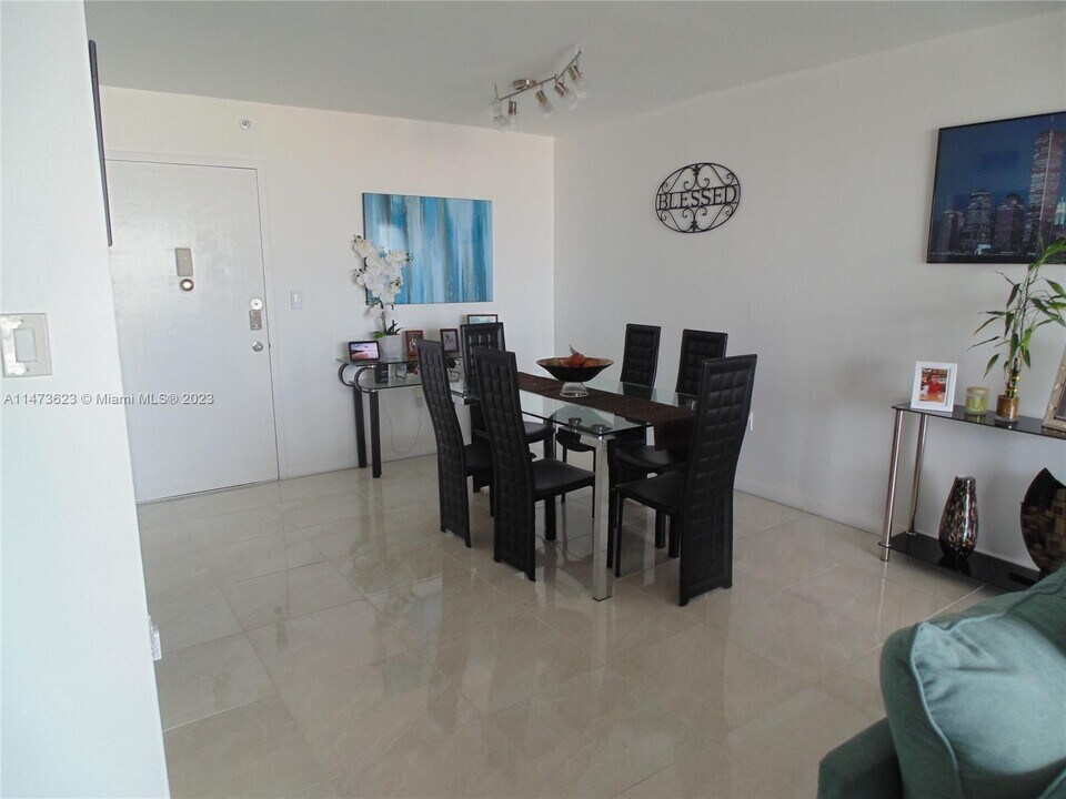 2780 NE 183rd St, Unit 140 in Aventura, FL - Foto de edificio
