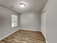 130 Railside Dr photo'