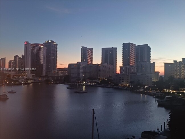 400 Golden Isles Dr in Hallandale Beach, FL - Building Photo - Building Photo