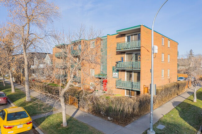 Grosvener House in Calgary, AB - Building Photo - Building Photo