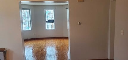 32 N White St, Unit 2 in Poughkeepsie, NY - Building Photo - Building Photo