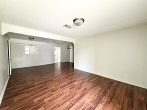 11715 Almeda Genoa Rd in Houston, TX - Building Photo - Building Photo