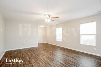 4300 Oak Pointe Dr in Winston-Salem, NC - Foto de edificio - Building Photo