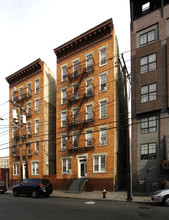 715 Clinton St in Hoboken, NJ - Foto de edificio - Building Photo