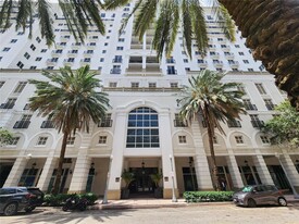 10 Aragon Ave in Miami, FL - Building Photo