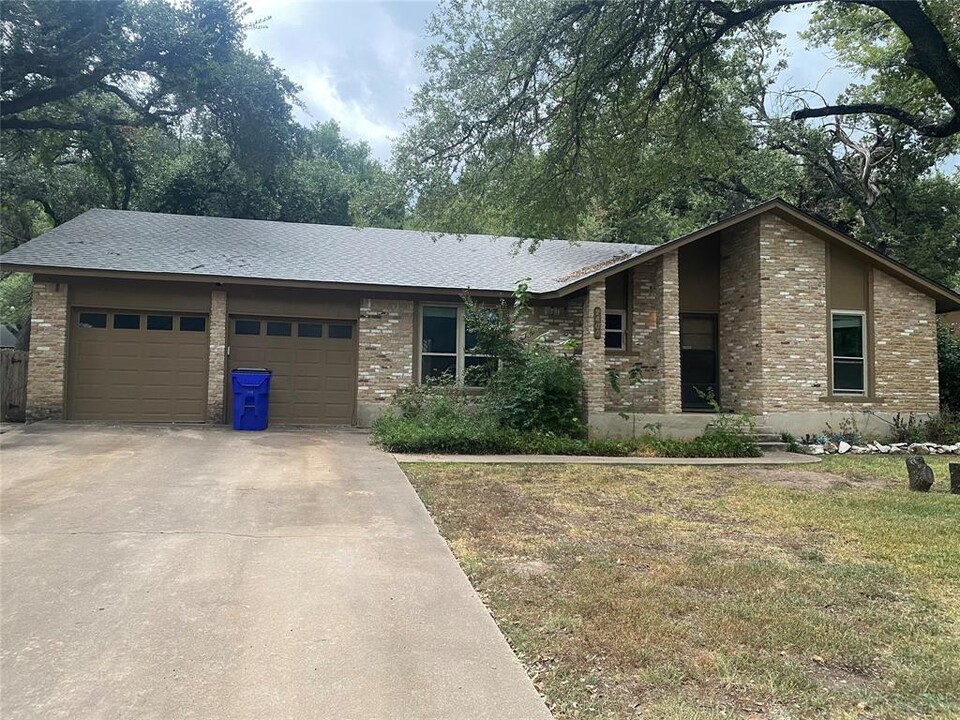 2400 Monte Carlo Dr in Cedar Park, TX - Building Photo