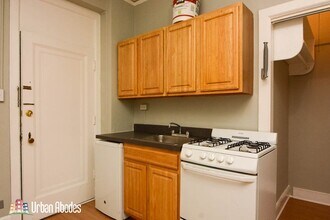 3835 N Fremont St, Unit J08W in Chicago, IL - Building Photo - Building Photo