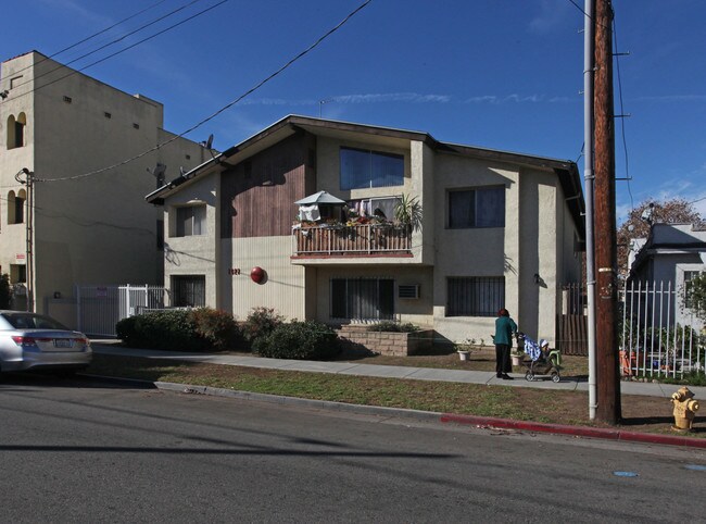 1627 N Mariposa Ave in Los Angeles, CA - Foto de edificio - Building Photo