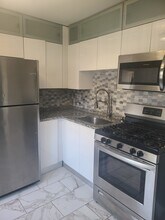 2432 E 73rd St in Chicago, IL - Building Photo - Building Photo