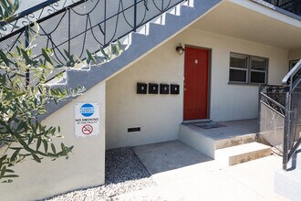 533 E Chevy Chase Dr, Unit 1 in Glendale, CA - Foto de edificio - Building Photo