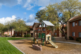 The Missions at Sentinel Peak in Tucson, AZ - Foto de edificio - Building Photo