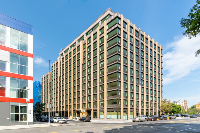 One Park Point in Brooklyn, NY - Foto de edificio - Building Photo