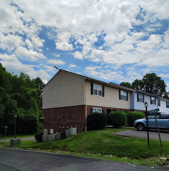 54 Ferguson Dr in Lynchburg, VA - Building Photo