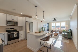 815 Lafayette Rd in Portsmouth, NH - Building Photo - Building Photo