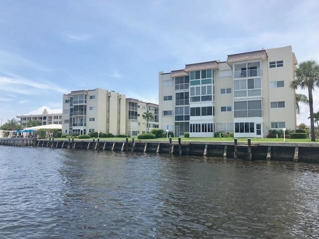 646 Snug Harbor Dr-Unit -H407 in Boynton Beach, FL - Foto de edificio