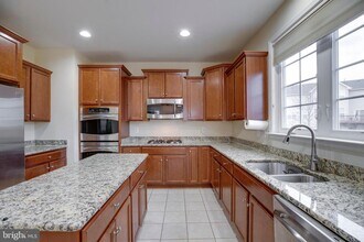 7536 San Diego Ct in Gainesville, VA - Building Photo - Building Photo