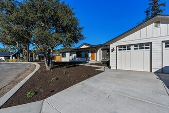 90 Chapel Hill Dr in Napa, CA - Foto de edificio - Building Photo