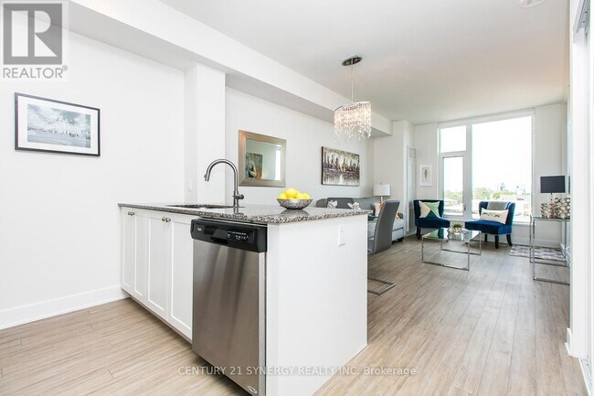 118-118 Holmwood Ave in Ottawa, ON - Building Photo - Building Photo